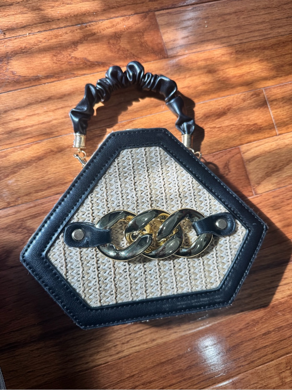 Women’s Hexagon Raffia Top-Handle Bag with Gold Chain Accent - Black & Natural